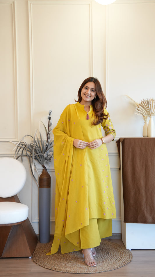 YELLOW DESIGNER SLEEVE