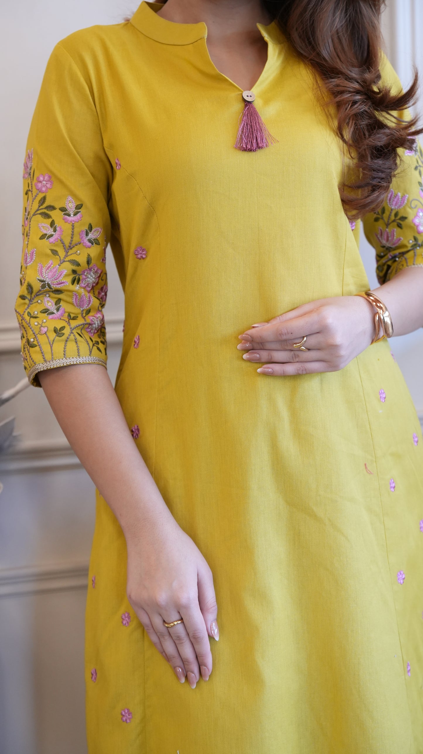 YELLOW DESIGNER SLEEVE