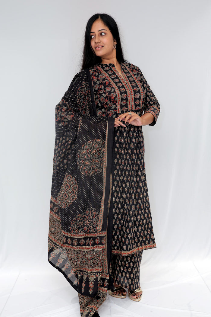 BLACK BLOCK DRESS